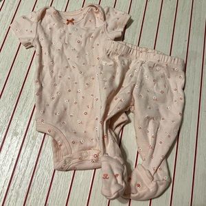 Carter’s 2-piece newborn baby girl set